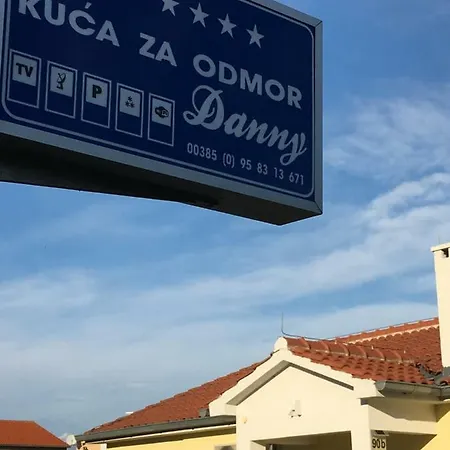 Danny **** Βίλα Dobropoljana